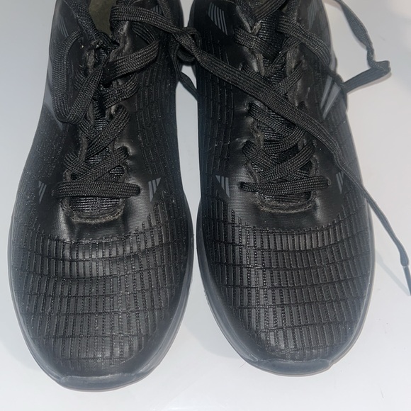 3/$10 Men’s Crane sneakers 10.5 - Picture 4 of 5